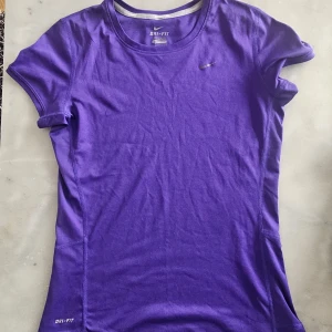 Nike t-shirt - Storlek S