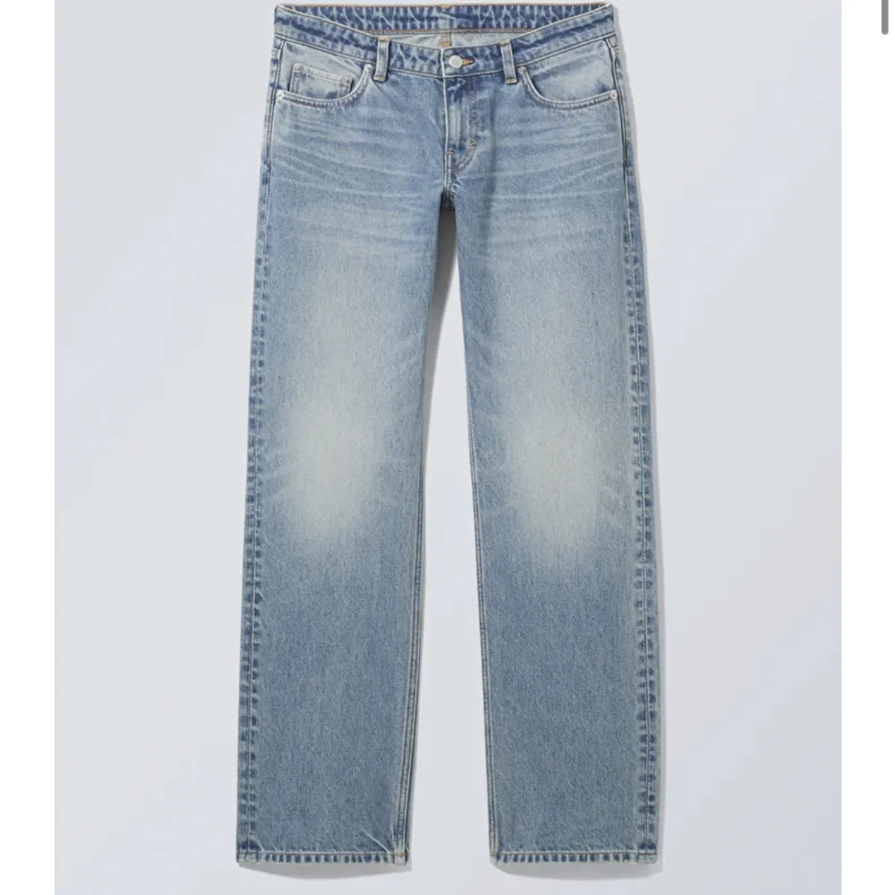 Säljer pga att dom har blivit för små, ordinarie pris 590kr. Använda mycket fåtal gånger . Jeans & Byxor.
