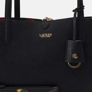 Säljer nu denna vackra väska vid frågor eller funderingar hör av er!💕
