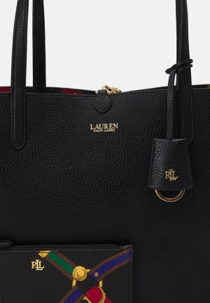 Rll väska - Säljer nu denna vackra väska vid frågor eller funderingar hör av er!💕