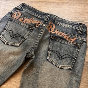 Replay jeans  - Snyggaste jeansen som tyvvär är för små för mig🥲De är straight leg och st 28 men sitter tightare🌟 Kom privat för flera bilder / mått😘 