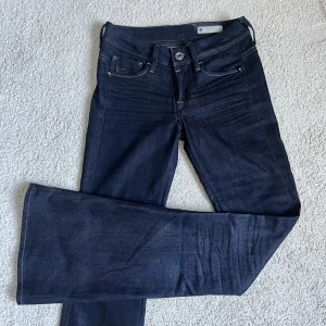 Låg midjade jeans  - Säljer dessa supersnygga, trendiga lågmidjade jeans från G-star jeans💞Helt nya, inga deffekter och aldrig använda. Nypris 1295kr, mitt pris 700+frakt!💞💞