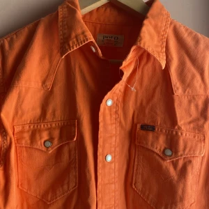 Ralph Lauren Polo denim shirt - Helt ny! Storlek M. Kostar ny runt 3000kr men är din för 1600kr 