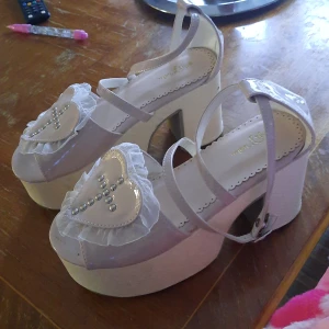 Kawaii skor med klack! - Storlek; 37/38