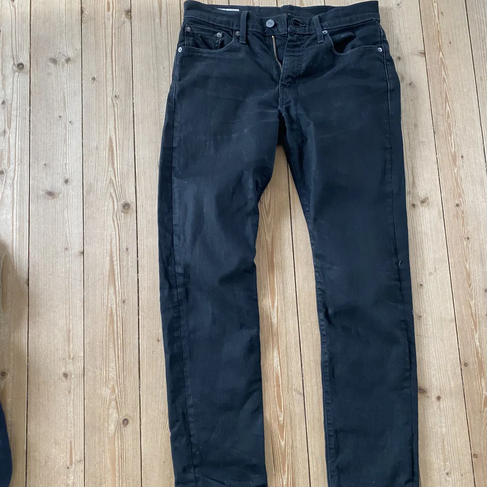 Svarta jeans w 29 L 30. Jeans & Byxor.