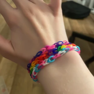 hbtq armband - sitter stabilt på just mig jag vet att alla har olika kroppar :) ny gjort och priset är för alla 