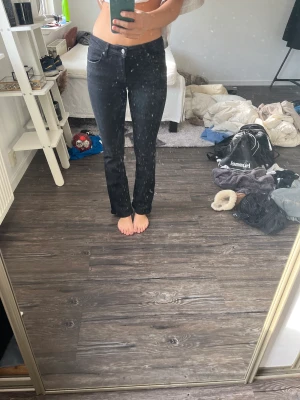 Zara jeans  - Ett par jeans från zara som har använts en gång. Ass snygga men kommer aldrig till användning 