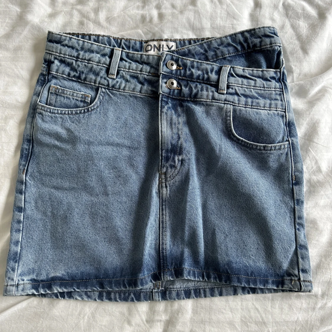 Mellanblå jeanskjol