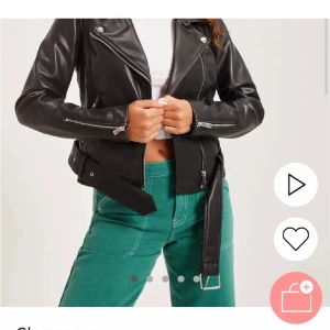 Skinnjacka - Från Nelly (glamourous), nypris 699kr Fåtal ggr använd  Superfint skick  Skriv för fler bilder