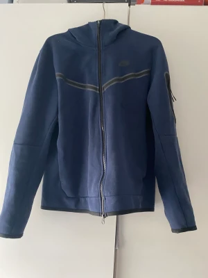 Nike Tech - Mörkblå Nike Tech stl M