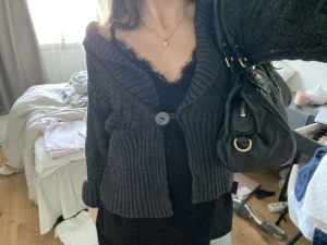 Svart Bolero kofta  - Säljer as snygg bolero tröja i storlek S💘💘