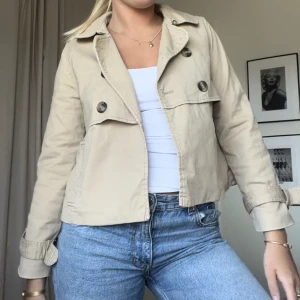 Trenchcoat - Trenchcoat