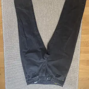 Baggy valient jeans i storlek M Använda väldigt lite.