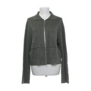 Kofta/Jacka Åhléns  - (Lånad första bild) Fin och unik koft/jacka ifrån Åhléns. Mycket fint skick. Storlek M, passar XS-M💚