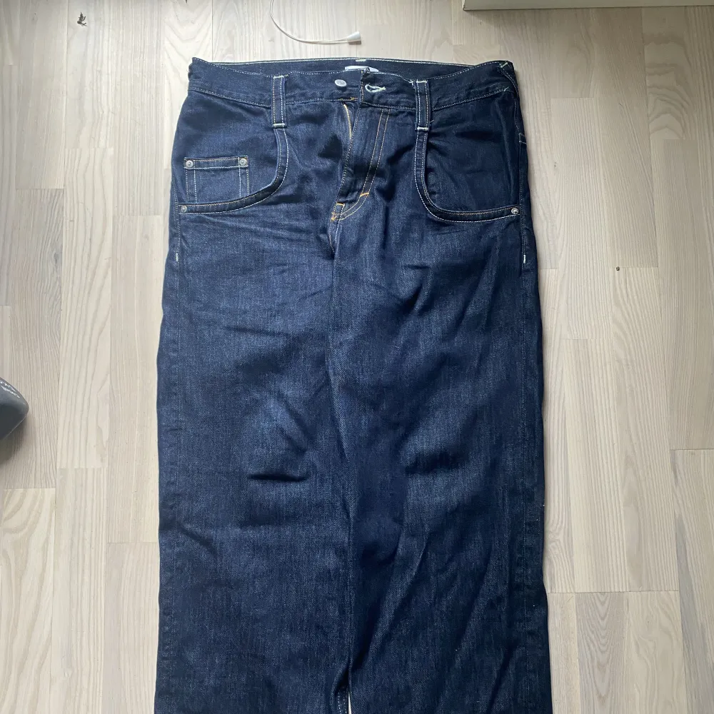 Säljer mina nästan aldrig använda weekday jeans för ett bra pris:). Jeans & Byxor.