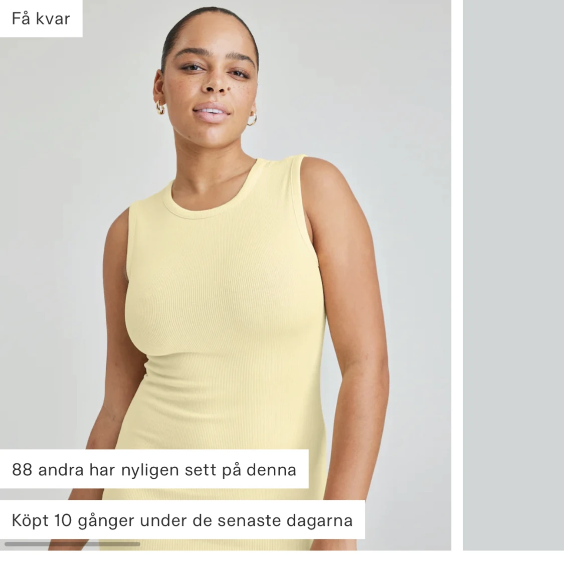 Gul ribbad klänning