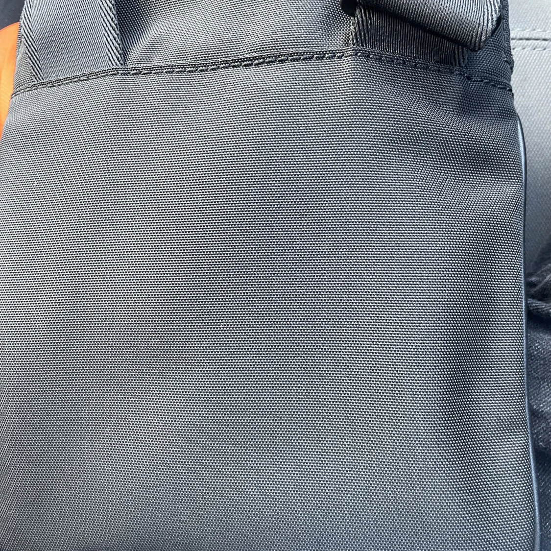 Hugo boss väska (ÄKTA) - 90