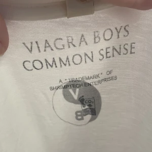 Viagraboys t-shirt - Superskön tshirt från Shrimptech enterprises. Jättebra skick. 