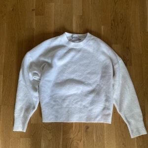 Vit zara tröja - Säljer en vit zara tröja i storlek S för 100 kr + frakt!💗