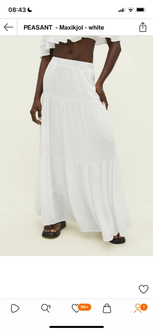 Vit kjol  - Vit kjol aldrig använd, drog bort prislappen samtidigt som jag fick hem en annan vit kjol jag tyckte lite bättre om. Känns onödigt att ha två stycken. 