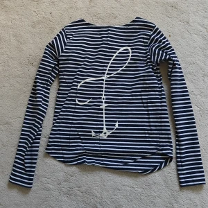 Randig tröja - Randig tröja i nyskick.