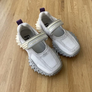 Eytys Kamasu - Helt nya Eytys Kamasu i strl 35 Nypris runt 2500kr Mitt pris 1000