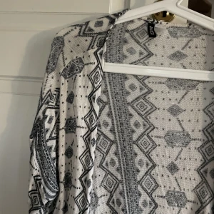 Mönstrad kofta  - Mönstrad kofta från H&M