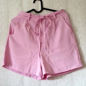 Short för 65kr original pris 299kr - nya fina shorts med prislapp