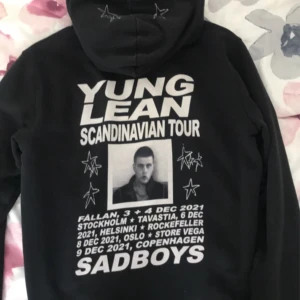 Yung lean hoodie - funderar på att sälja hoodien det e storlek medium 💯💯