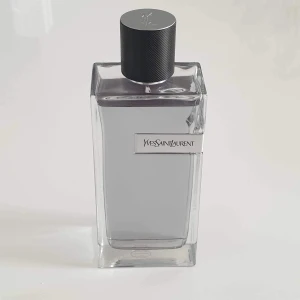 YVES SAINT LAURENT Y EDT 200ml - One time use. No box package.  Stockholm can pick up.