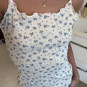 Kort klänning - Kort sommar klänning från h&m i strl S!💕 jag är 171 cm lång🤍 använd gärna köp nu!!