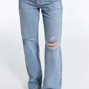 har ett par jeans från zara som inte är använda, inga fläckar, nästan som helt nya 