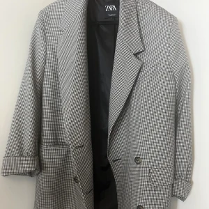 Zara kavaj - Fin Zara Kavaj i storlek Xs men sitter ”oversize” 🫶  200kr eller bud