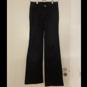 Bootcut jeans - Från HM, mycket bra skick, skriv för fler bilder.