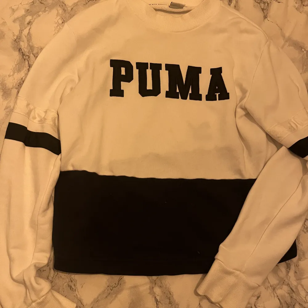 En Puma sweatshirt som knappt är använd. Nypriset på den var 400 :). Hoodies.