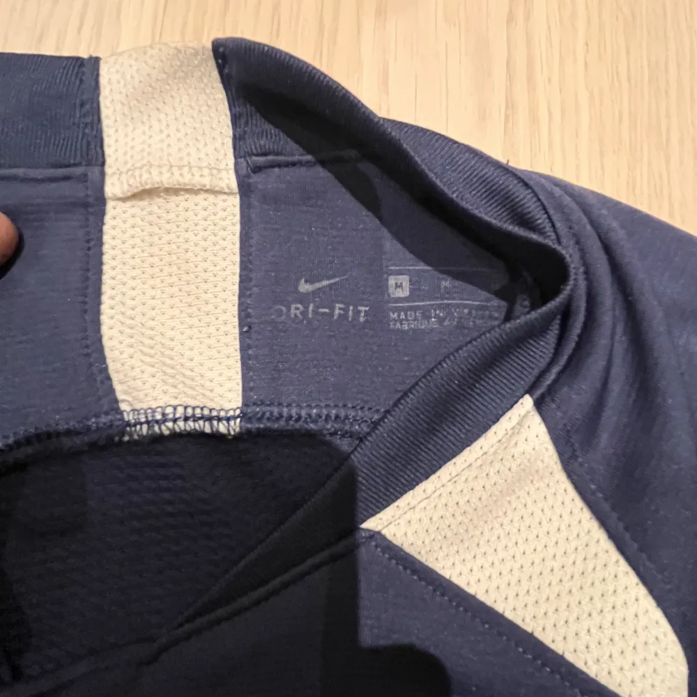 Tränings T-shirt från Nike knappt använd i storlek M. T-shirts.