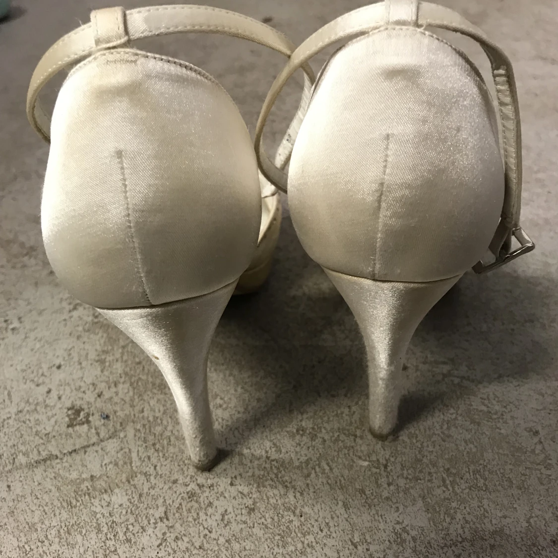 Högklackade vita  - 91