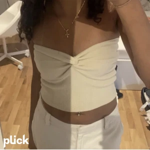 Topp - Säljer denna jätte fina toppen från shein. Säljer pågrund av kommer inte till användning