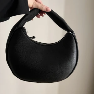 Väska - ”Baguette” väska från glitter. Aldrig använd med prislappen kvar. Köpt för 349!!