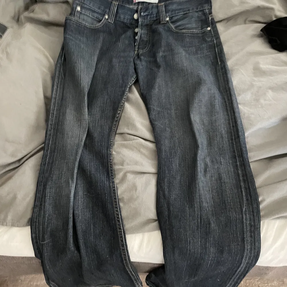 Säljer mina så så snygga Levis jeans! Stl 33 / 32. Jeans & Byxor.