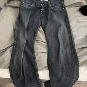 Säljer mina så så snygga Levis jeans! Stl 33 / 32