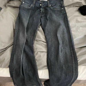 Levis jeans - Säljer mina så så snygga Levis jeans! Stl 33 / 32