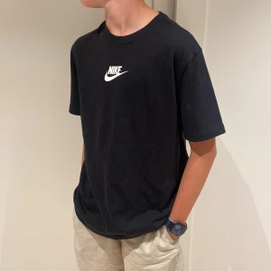 Nike T-shirt  - Tjena! Nike t-shirt nästan inte alls använd och köpt för trippla priset! 