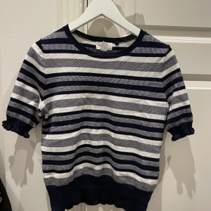 Tshirt  - Holly & whyte tshirt från Lindex. Inga defekter ❤️