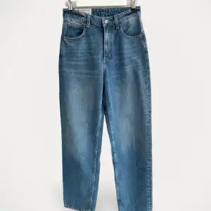 Jeans från H&M. Använd, men utan anmärkning.  Storlek: 36 Material: Bomull