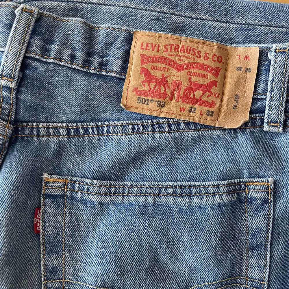 Har inga tecken på slutage eller fläckar, sparsamt använda jeans i storlek 32/32. Jeans & Byxor.