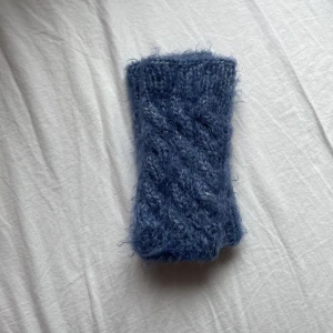 Handledsvärmare!  - Så himla fina handstickade handledsvärmare! Har mer färger så kom in och kolla i min konto! Skriv om du vill ha en speciell färg som inte finns i mitt konto så ska jag försöka fixa det!! 💋💋💋