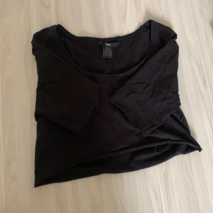 Kroppad t-shirt  - Svart kroppad topp