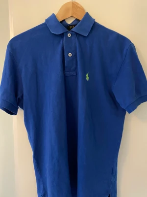 Ralph lauren piké  - En riktigt fet ralph lauren piké. Bra skick i storlek xs. Tveka inte på att höra av dig vid frågor! 