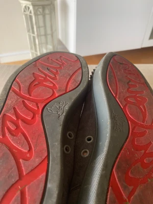 Intressekoll på mina loubs - Bra skick men kan behövas en liten tvätt. Kom med prisförslag och skriv om ni har några funderingar.